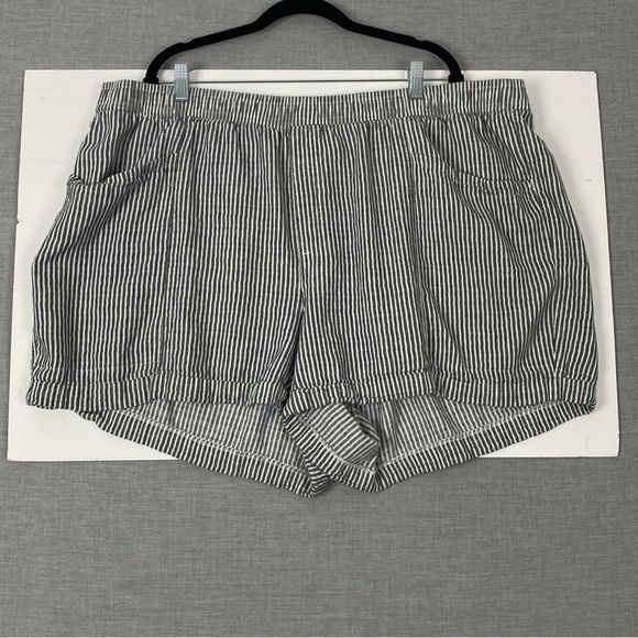Old Navy Linen Blend Black and White Bermuda Shorts 3X - Picture 1 of 11